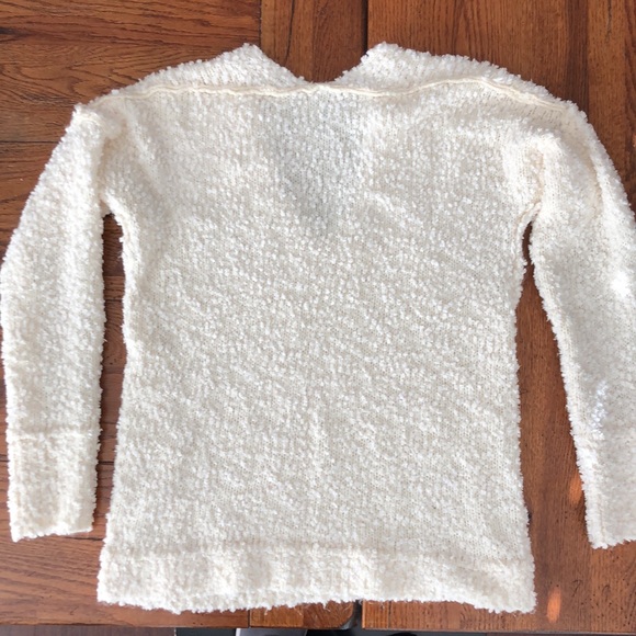 Abercrombie and Fitch Cream Sweater, Size small - Picture 3 of 3